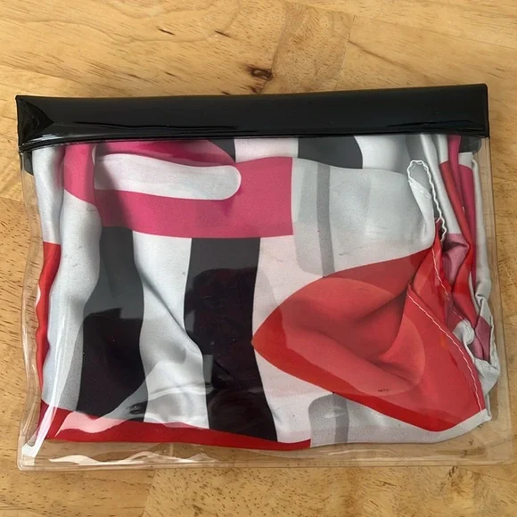 Sephora Lipstick Scarf 💄 - Picture 5 of 6